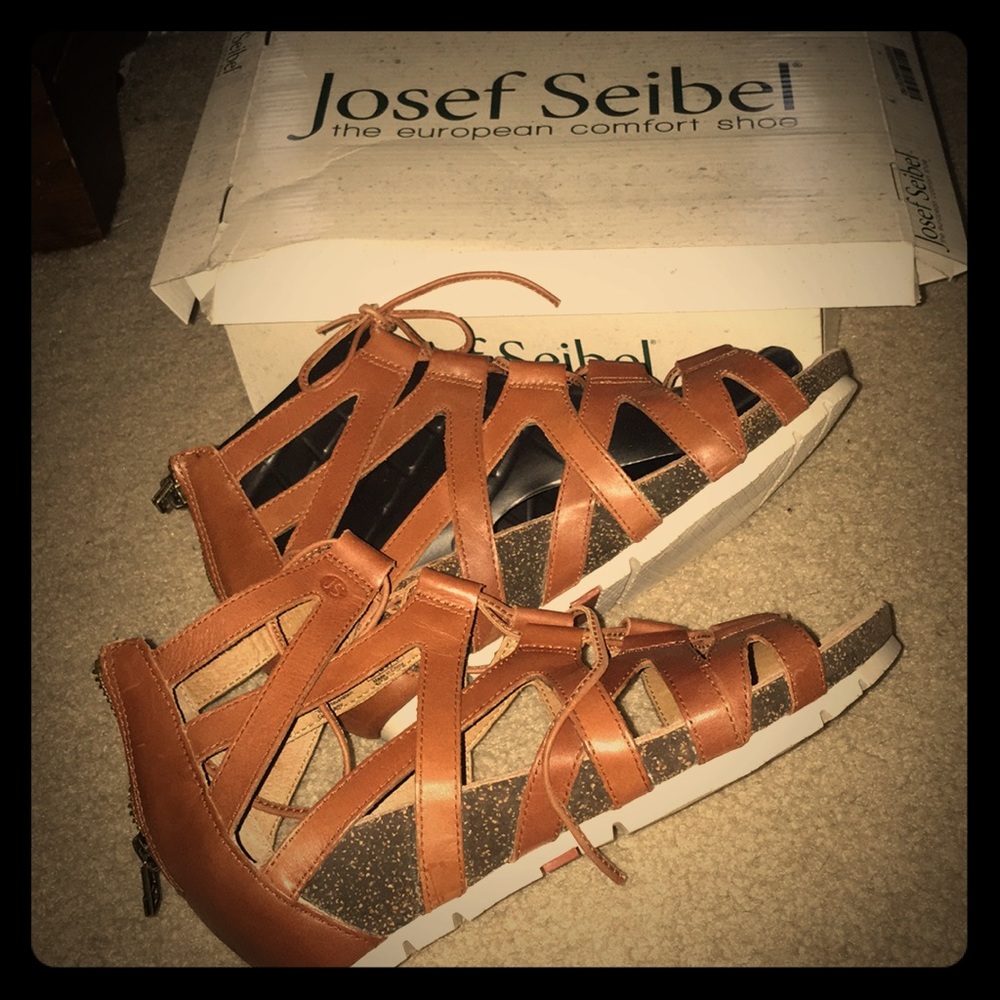 Brand new size 6.5 lace up wedge sandal